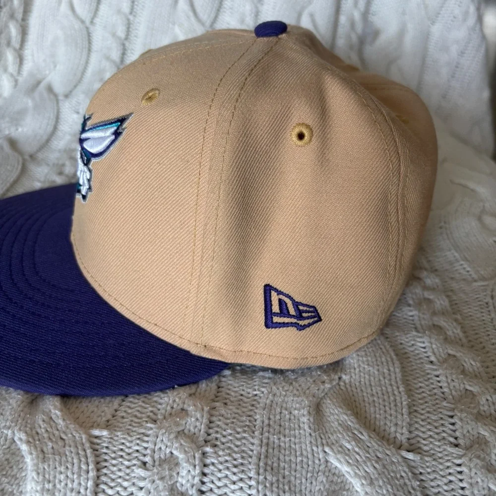 New Era Charlotte Hornets Hat Mens 7 1/8 Tan Purple 59FIFTY Fitted Cap Excellent